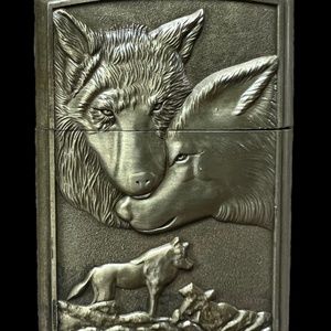 Vintage lighter - Wolves